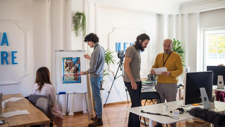 NewsReverse.com Review: Your Complete Guide to This News Platform